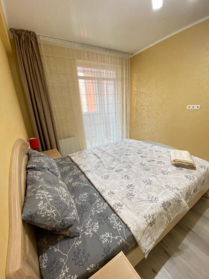 Two Bedroom Large Apartment In Chisináu Exterior foto