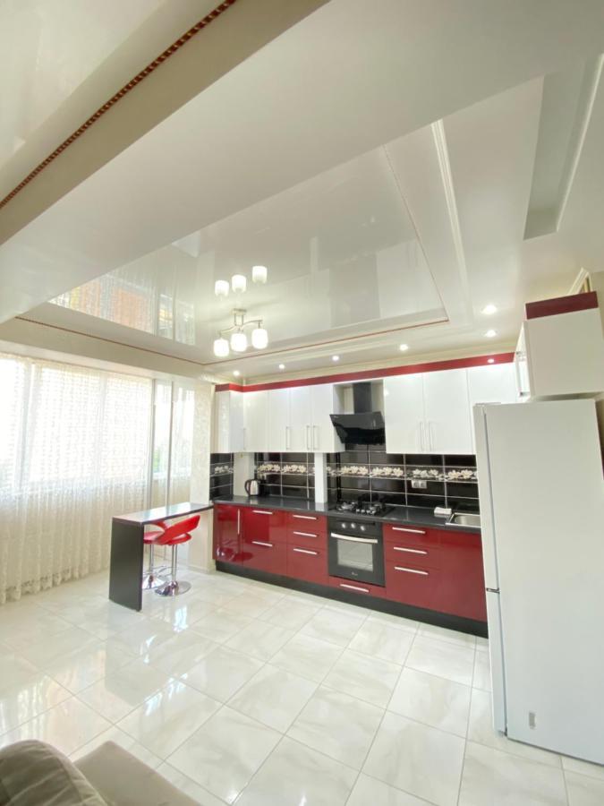 Two Bedroom Large Apartment In Chisináu Exterior foto