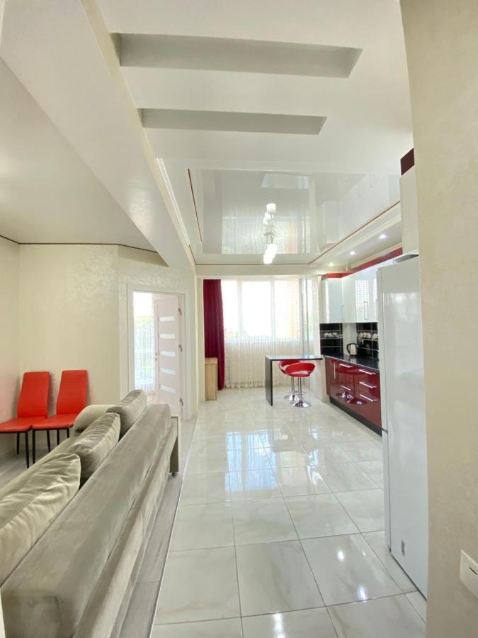 Two Bedroom Large Apartment In Chisináu Exterior foto